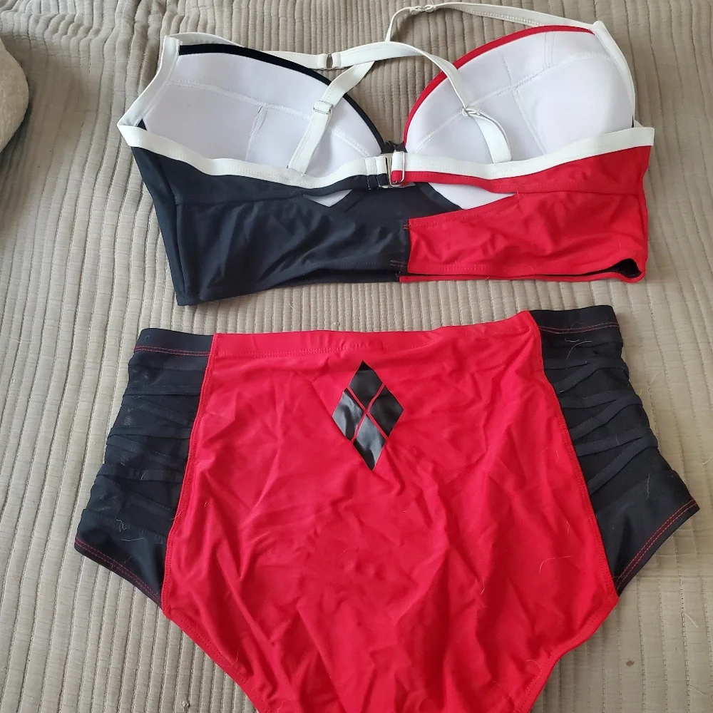 Harley Quinn 2 piece bathing suit - Picture 4 of 4